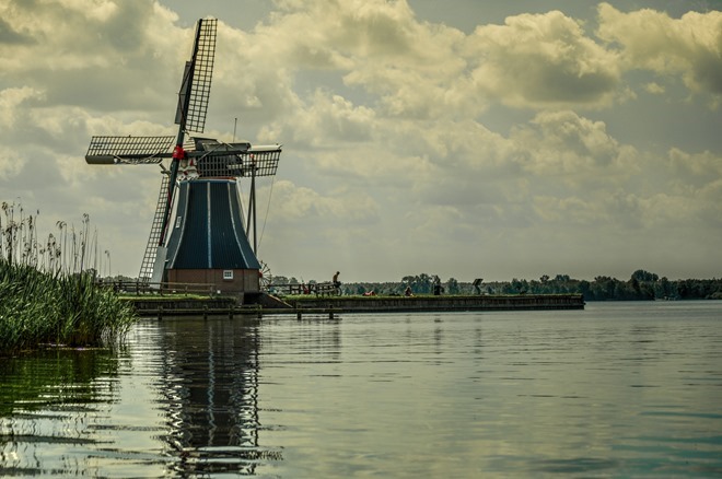 Typical-Dutch-windmill-license-free-CC0