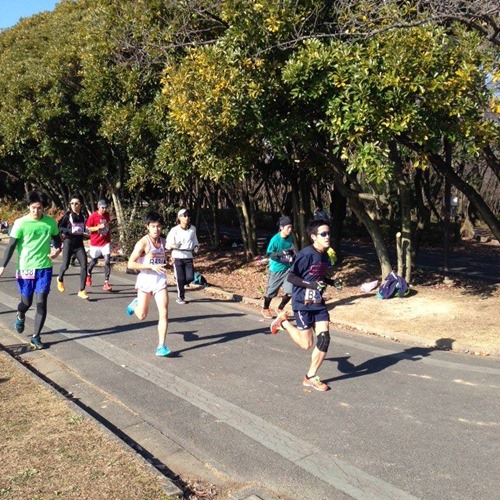 年忘れマラソン2014 in 庄内緑地 ランナー疾走中